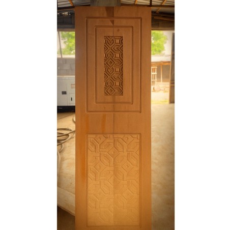 Porte en bois sculptée design géométrique | Fabrication CNC artisanale WOULEY