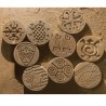 Magnets décoratifs en bois sculpté – Motifs artisanaux naturels | WOULEY