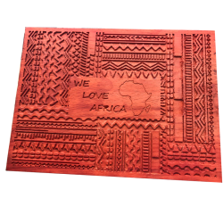 Sous-plat en bois gravé “We Love Africa” | Artisanat africain durable et élégant