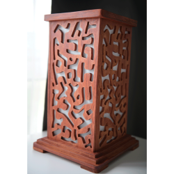 Luminaire décoratif en bois sculpté | Design artisanal